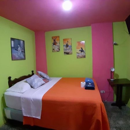 Hotel Casa Del Viajero Quetzaltenango Exterior photo