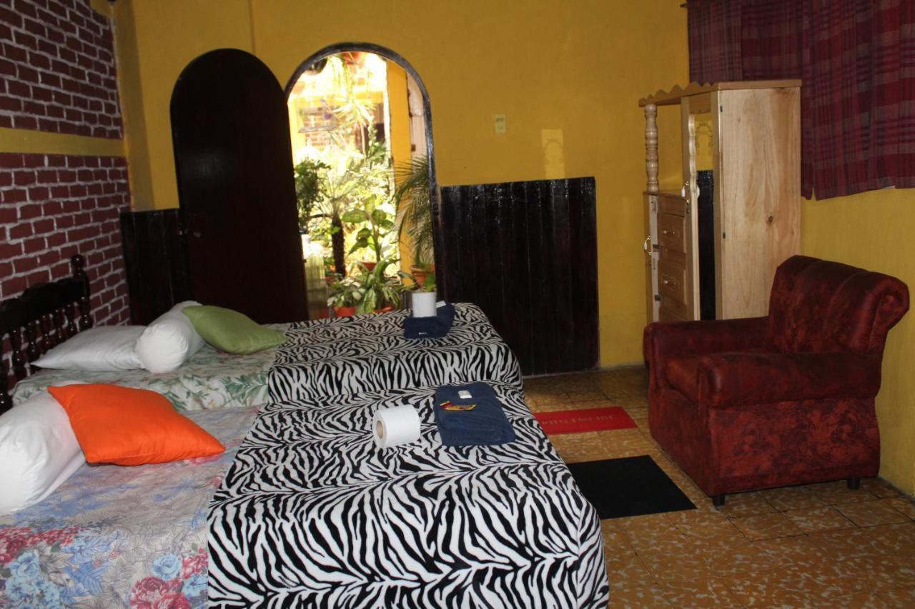 Hotel Casa Del Viajero Quetzaltenango Exterior photo
