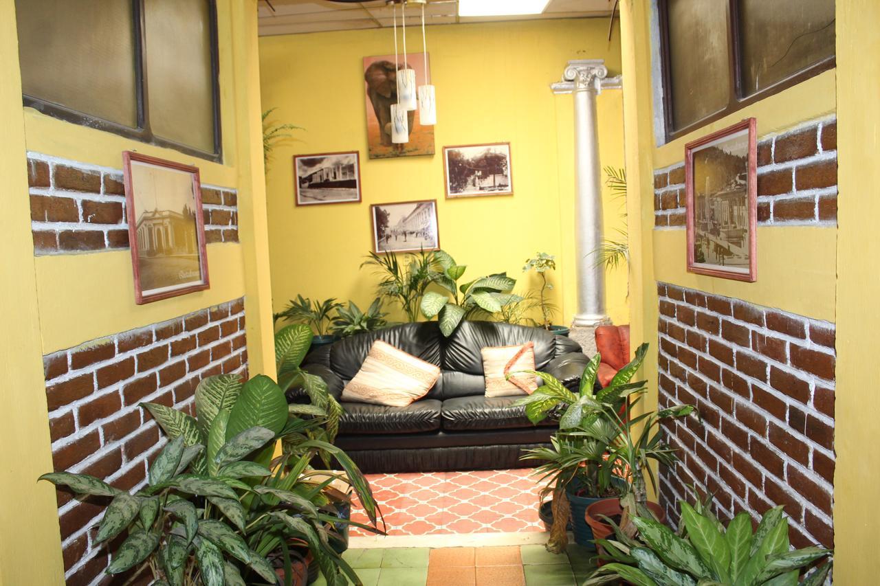 Hotel Casa Del Viajero Quetzaltenango Exterior photo